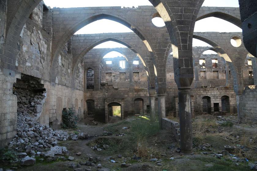 Yıkılmak üzere olan Diyarbakır Sur'daki Surp Sarkis Kilisesi 