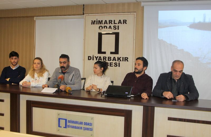 Amed İKK'dan Sur taşlarının çalınması ile ilgili basın toplantısı 